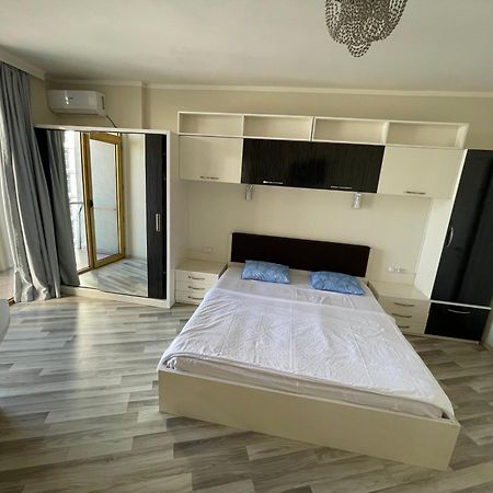 Sea View Apartment Batumi Esterno foto