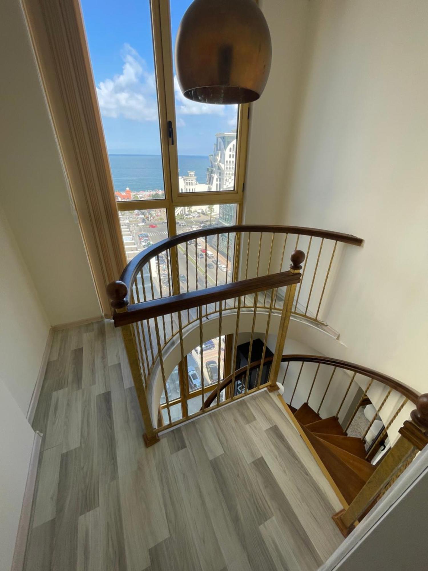 Sea View Apartment Batumi Esterno foto
